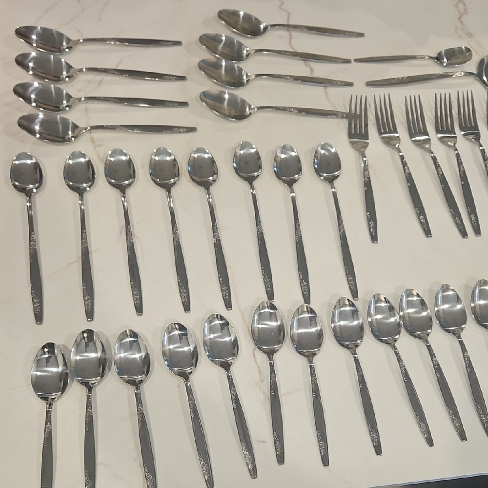 Vintage IIC stainless Steel Rosmere Floral Silverware Set - Picture 3 of 7
